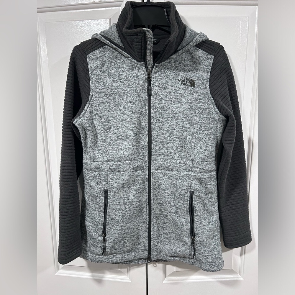 🍁EUC the north face jacket! Perfect for a breezy fall day